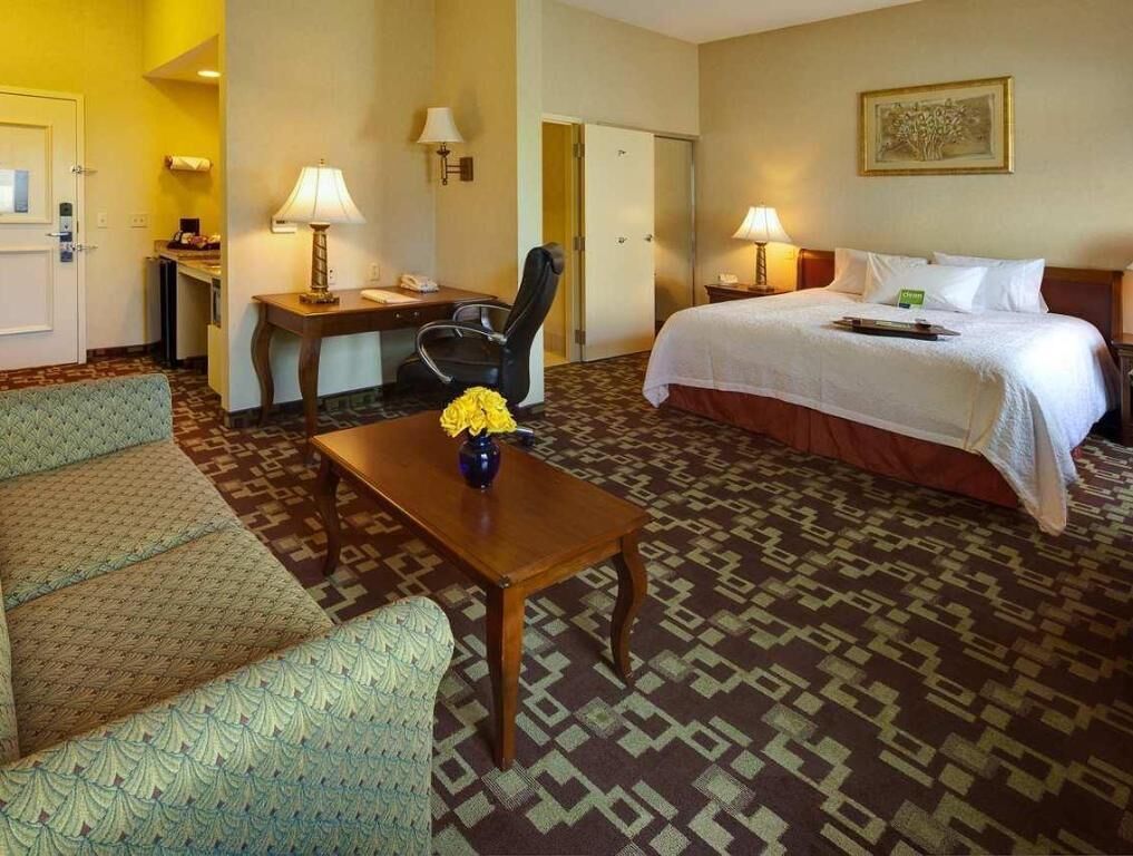 Premium bedding, minibar, desk, iron/ironing board