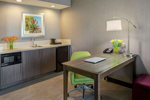 Premium bedding, minibar, desk, iron/ironing board