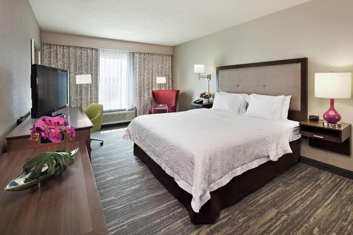 Premium bedding, minibar, desk, iron/ironing board