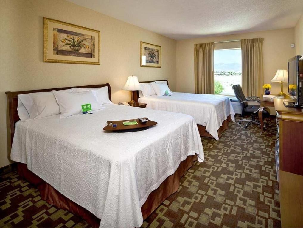 Premium bedding, minibar, desk, iron/ironing board