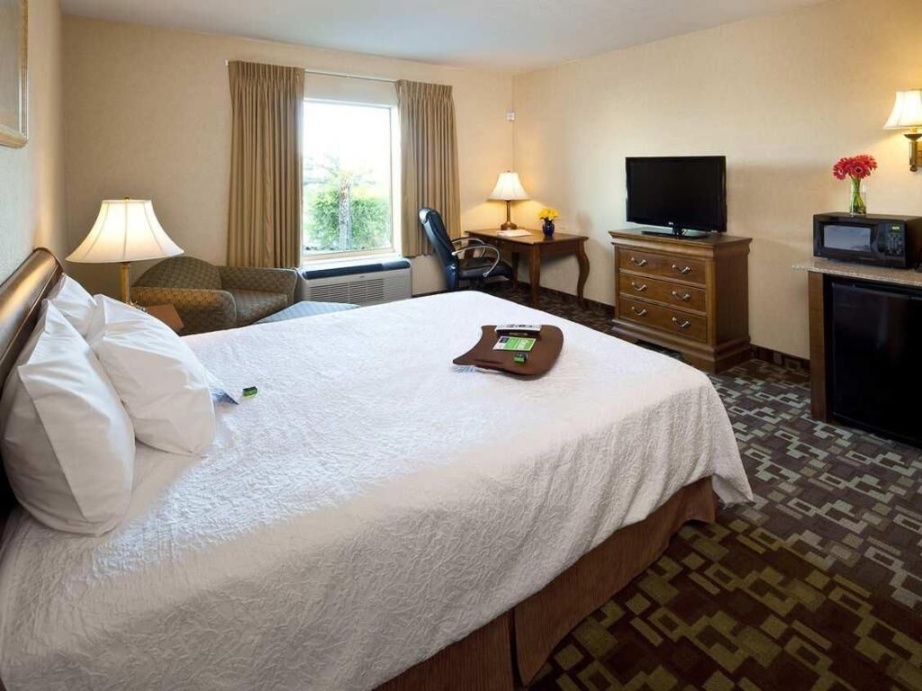 Premium bedding, minibar, desk, iron/ironing board
