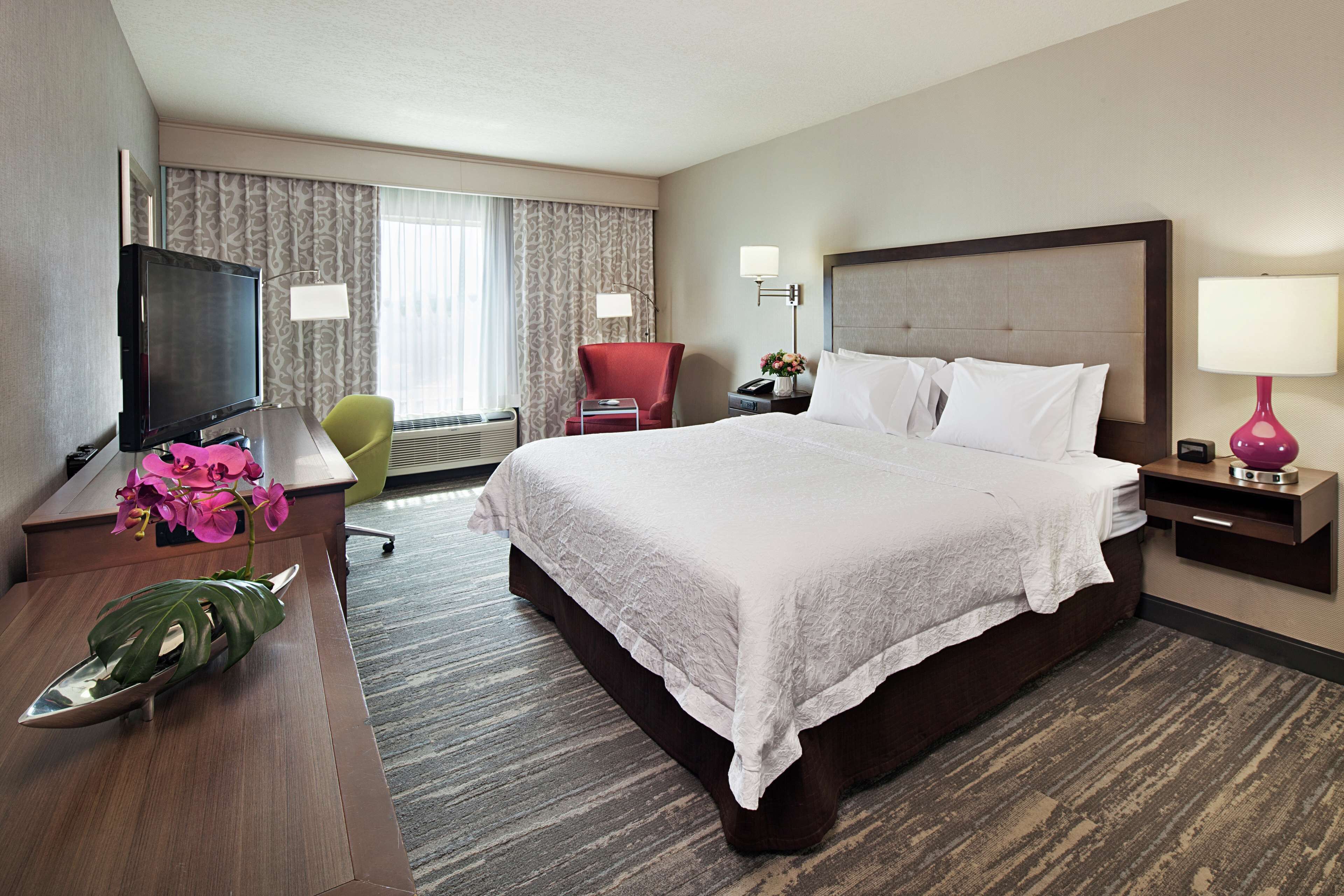 Premium bedding, minibar, desk, iron/ironing board