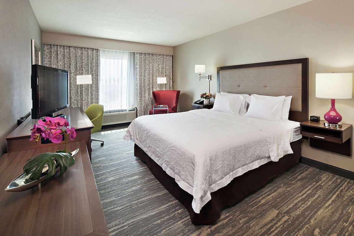 Premium bedding, minibar, desk, iron/ironing board
