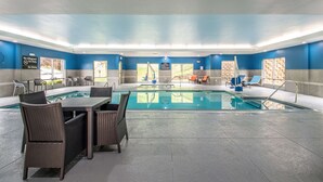 Indoor pool, outdoor pool - Hampton Inn  Suites Hazard (Hazard)