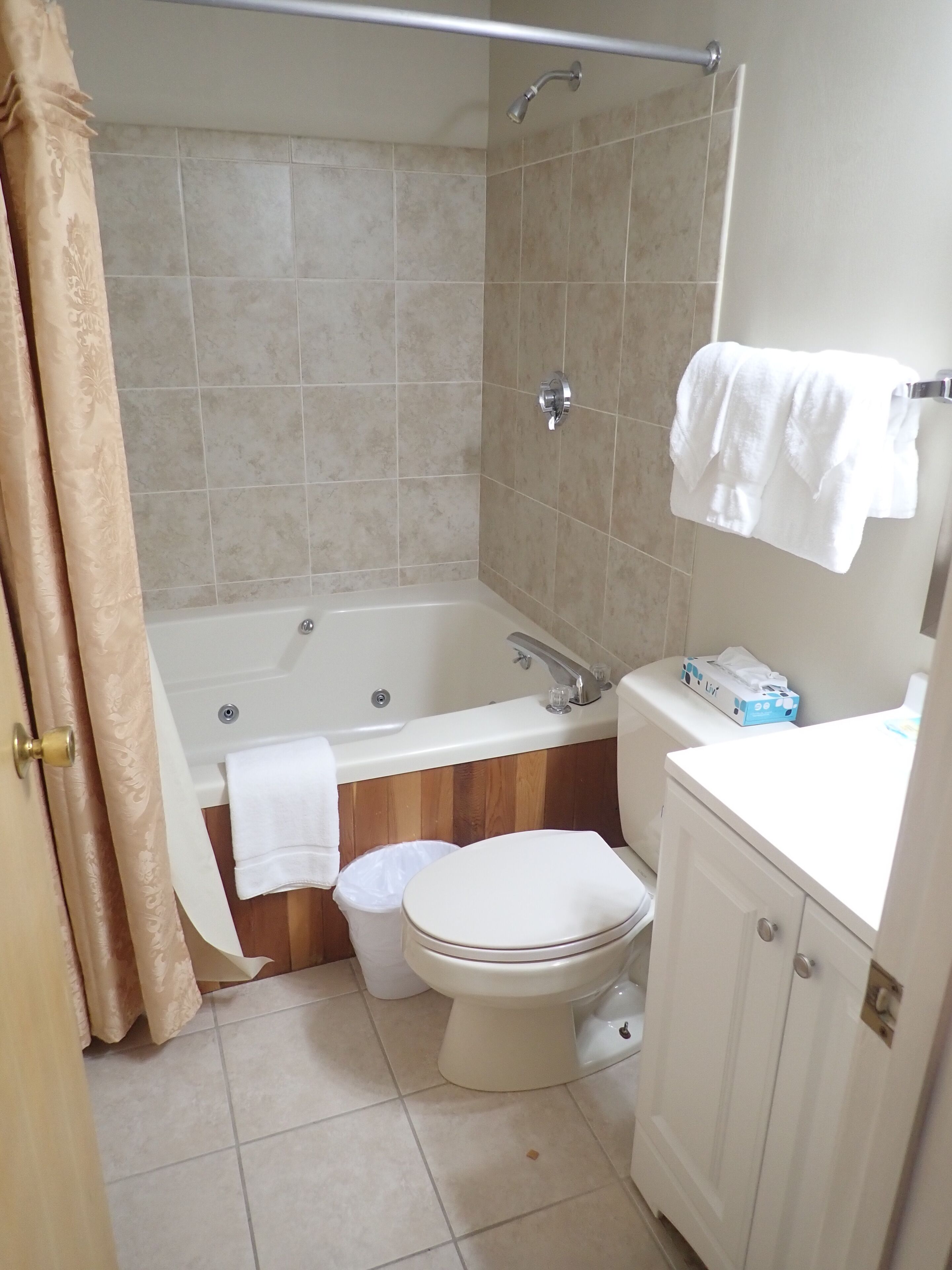 A bathroom with a bathtub, toilet, and sink.