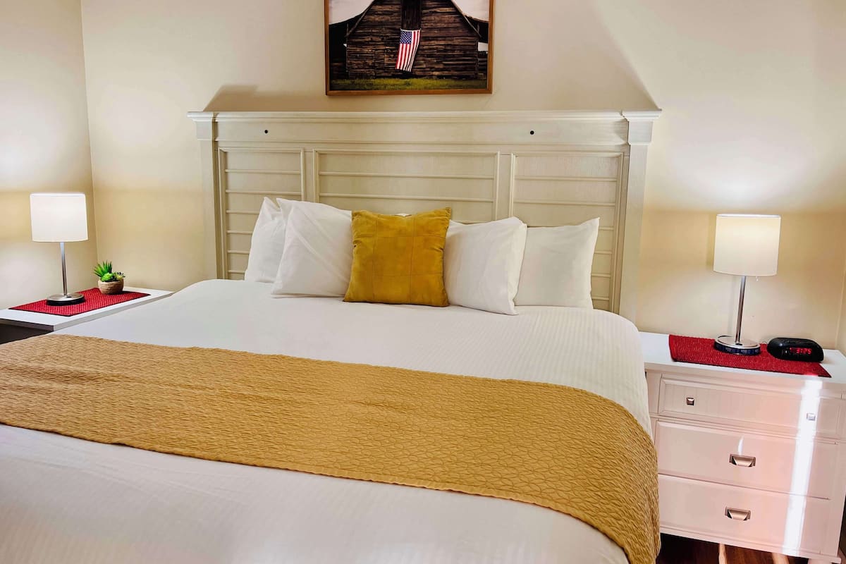 Copenhagen Condo - 2 Kings Near Pool | 1 bedroom, iron/ironing board, free WiFi, bed sheets