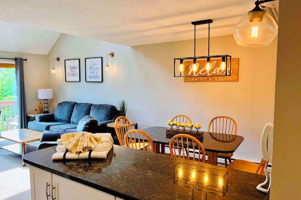 Village | 2BR Townhouse | Updated | In-room dining