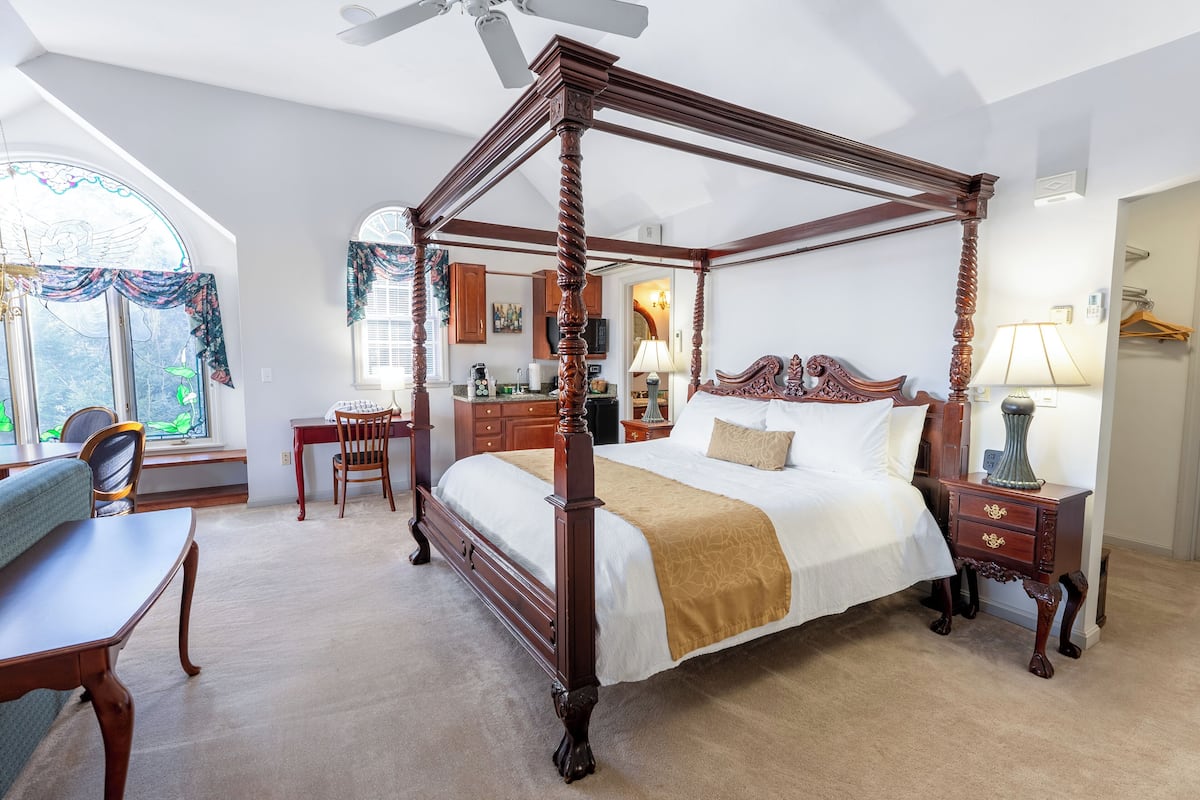 Chateau Mountain View Penthouse | 1 bedroom, iron/ironing board, free WiFi, bed sheets