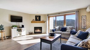 1st Flr Condo w/ Patio Near Pool | Living area