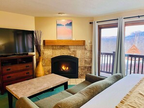 Condo familiar | Tabla de planchar con plancha, wifi gratis y ropa de cama