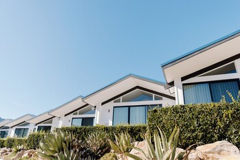 Hotel Exterior at Lakehouse Resort