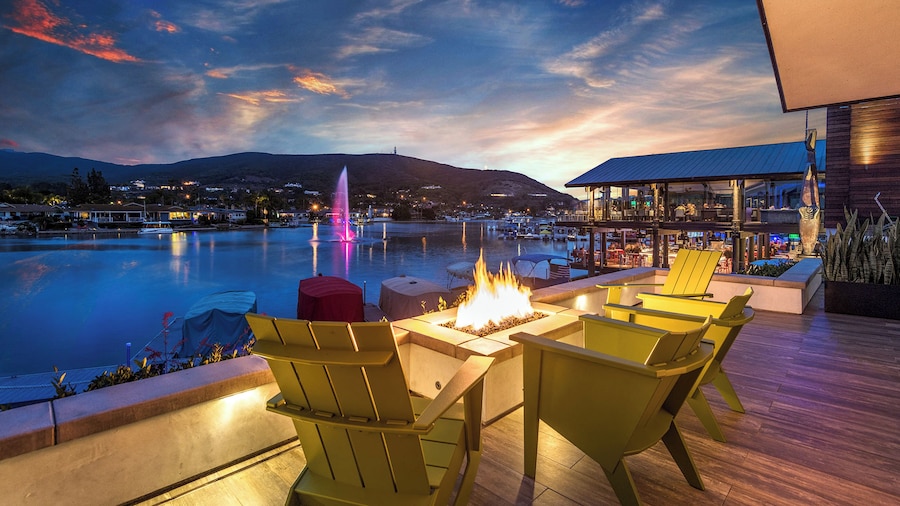 Lakehouse Resort