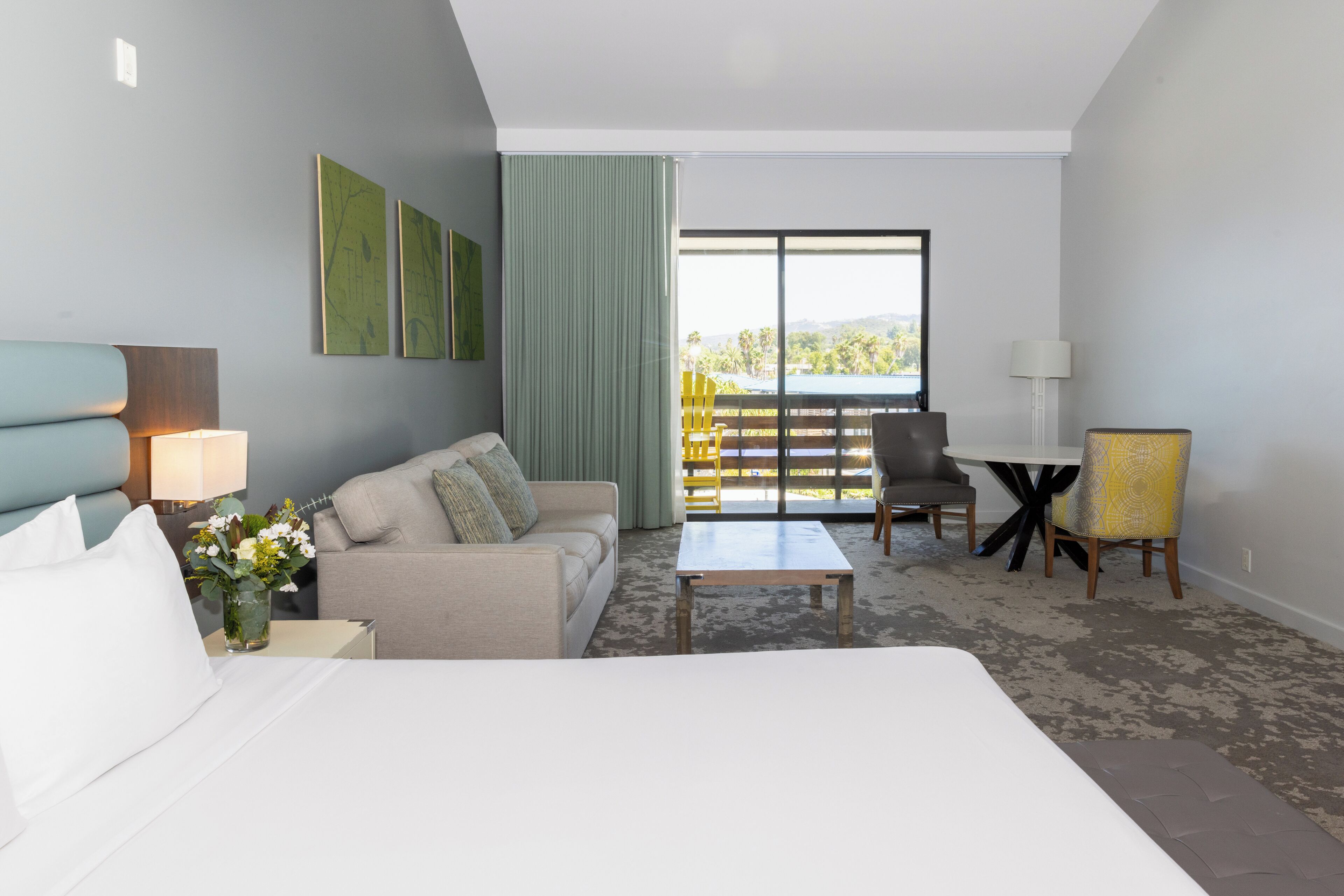 2 bedrooms, down duvets, pillow-top beds, blackout curtains