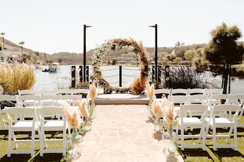 Outdoor wedding area at Lakehouse Resort