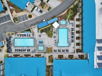 Hotel Exterior at Lakehouse Resort