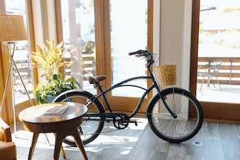 Hotel entrance and lobby at Lakehouse Resort