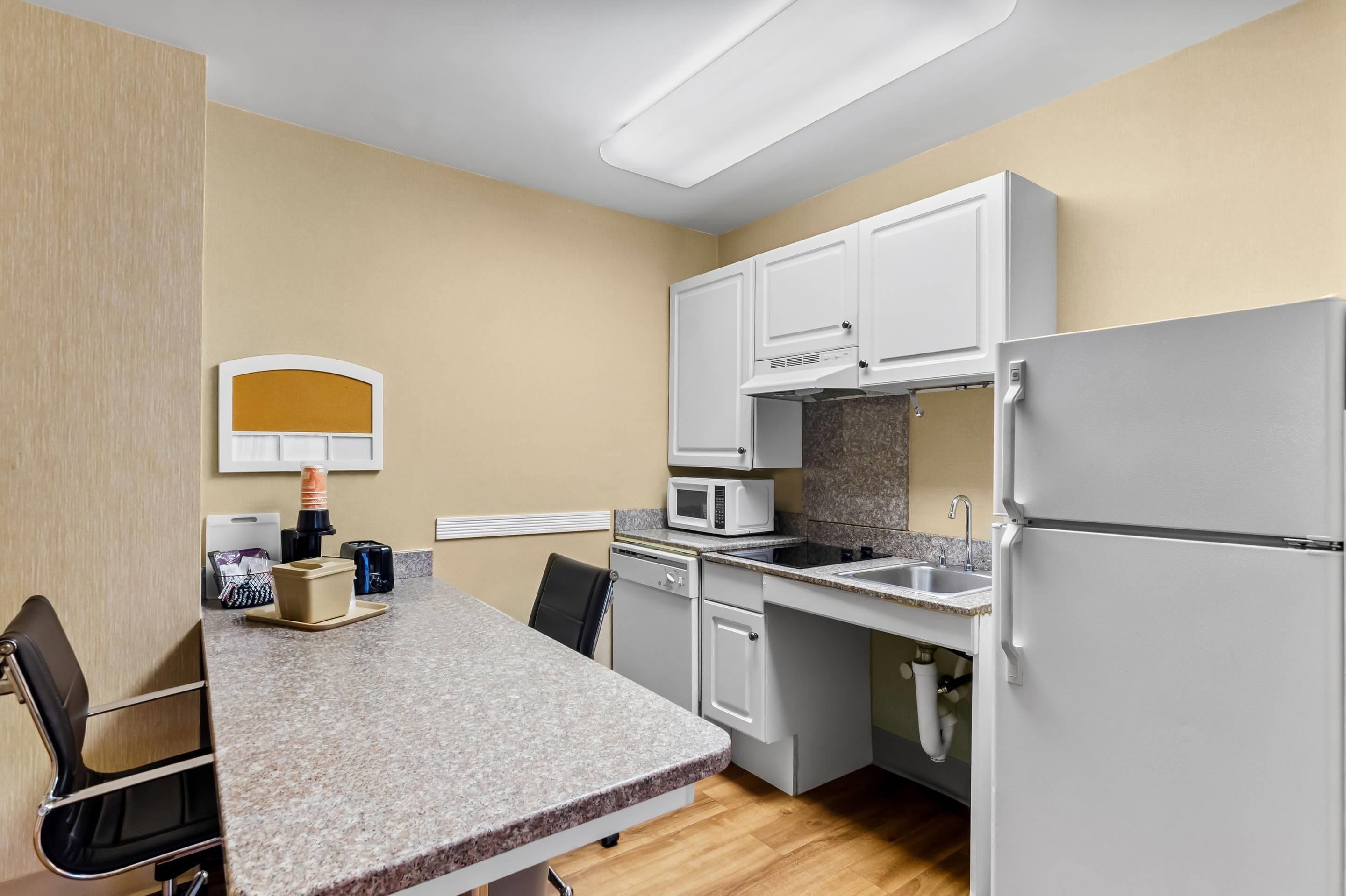 premium bedding, in-room safe, desk, laptop workspace