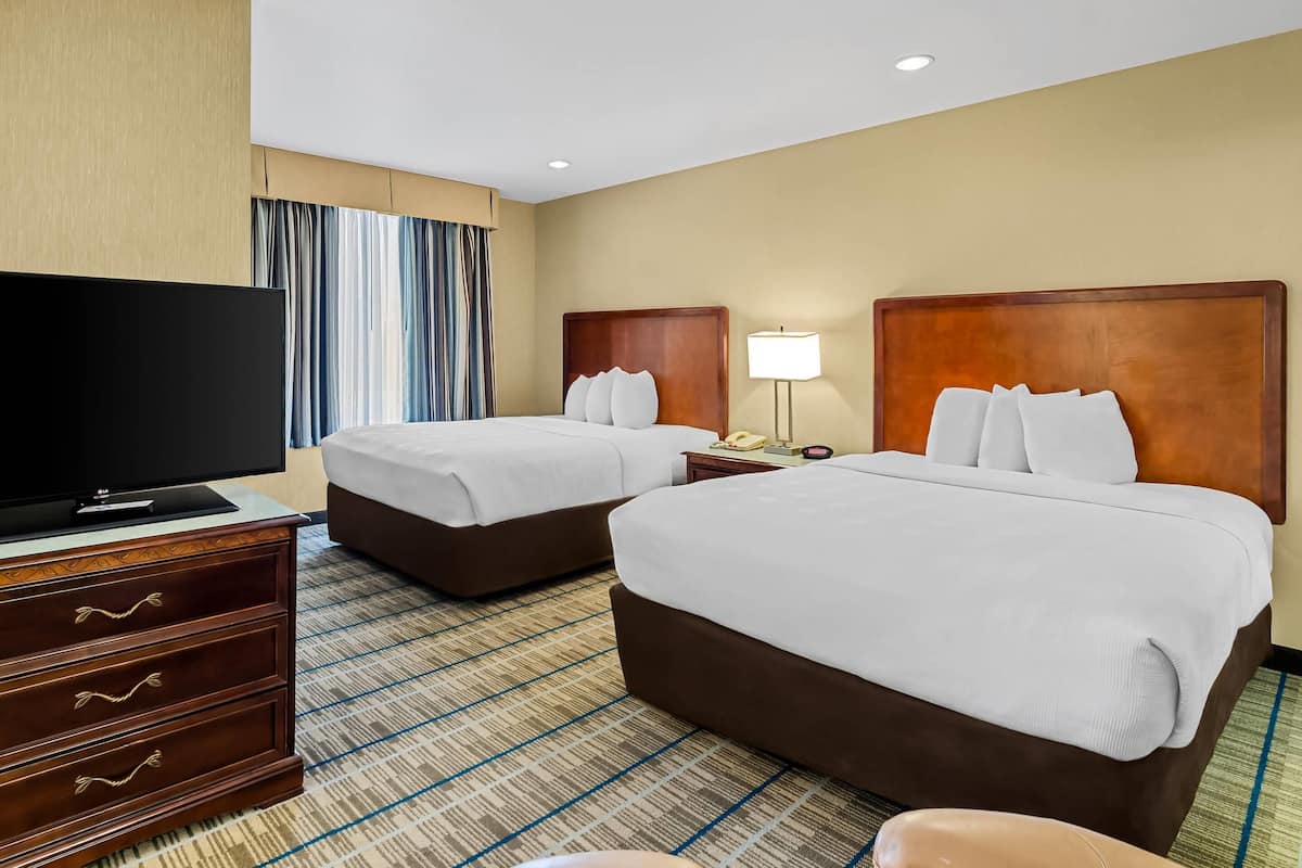 Premium bedding, in-room safe, desk, laptop workspace