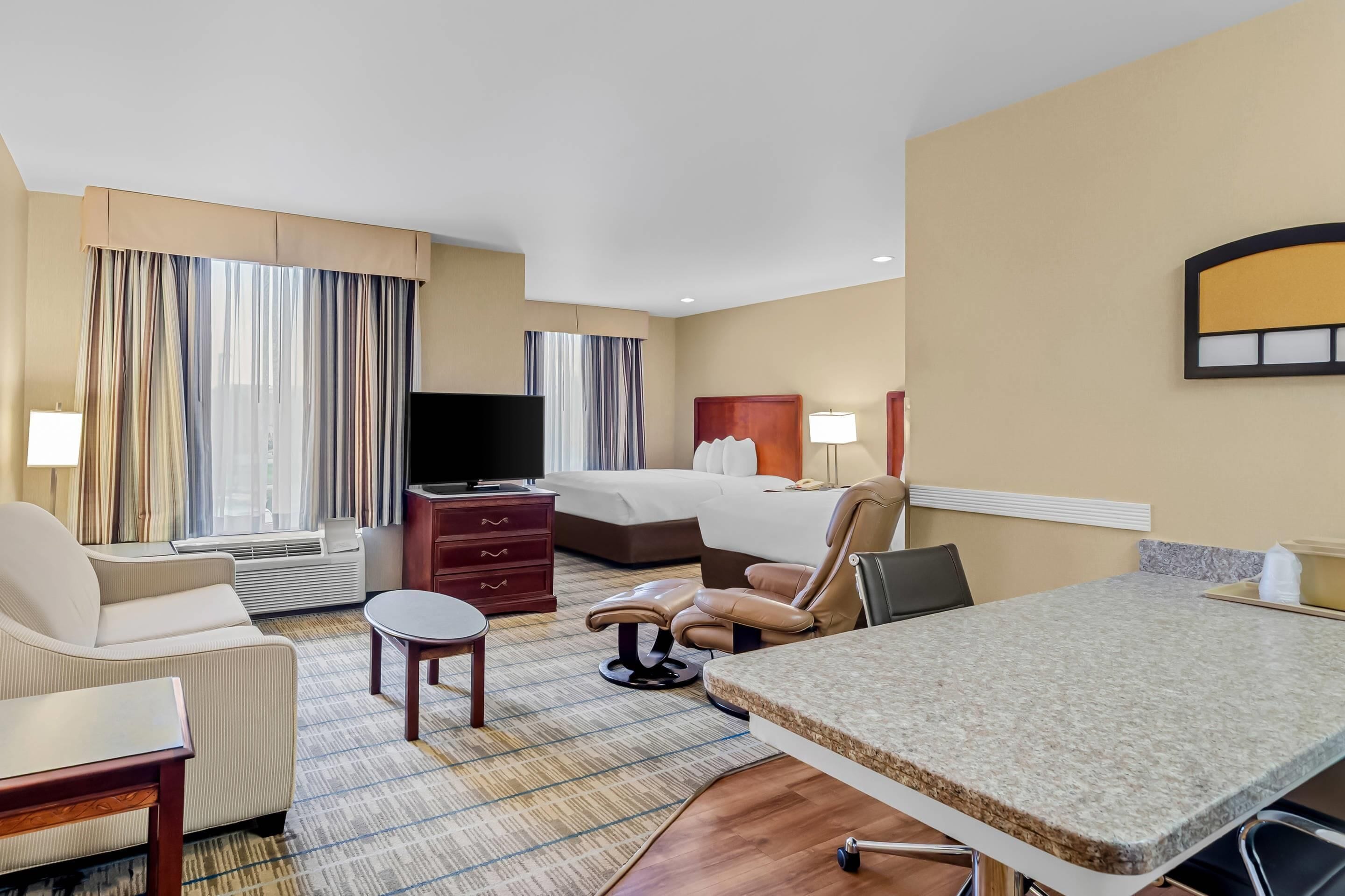 premium bedding, in-room safe, desk, laptop workspace