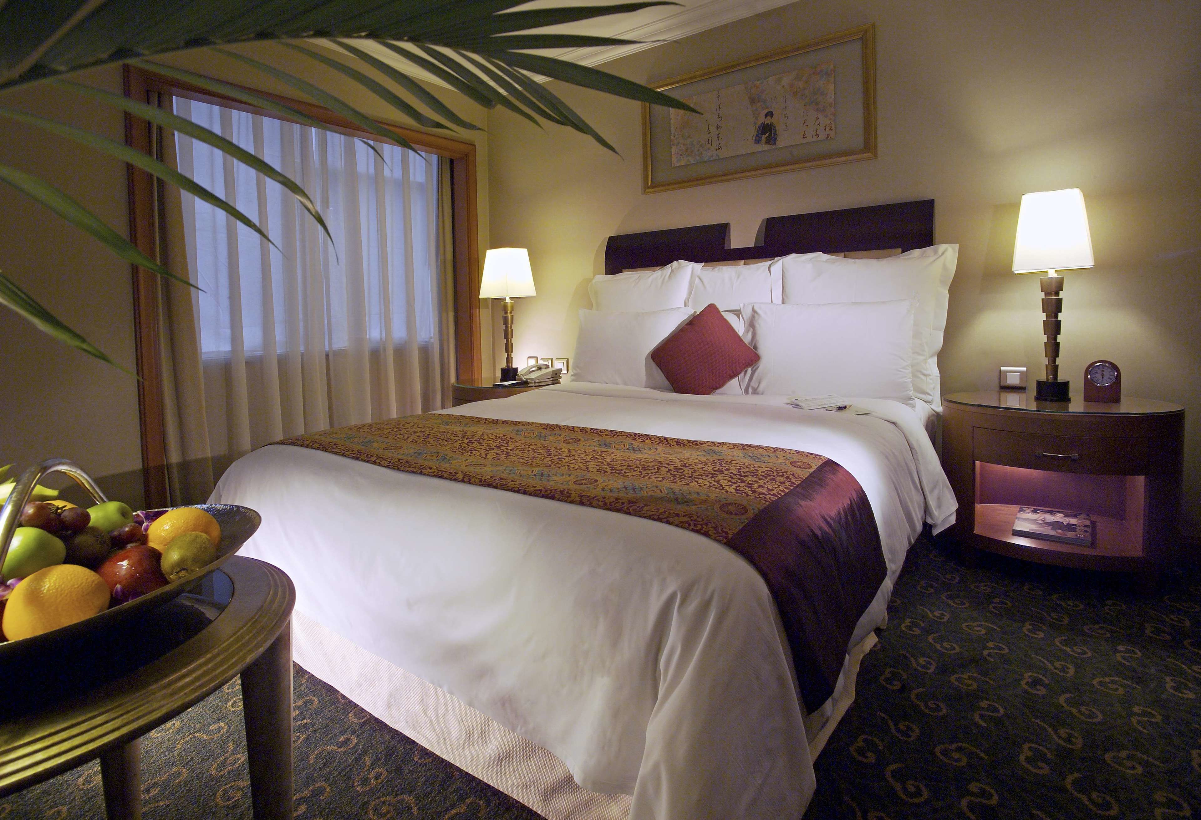 desk, soundproofing, iron/ironing board, free wifi