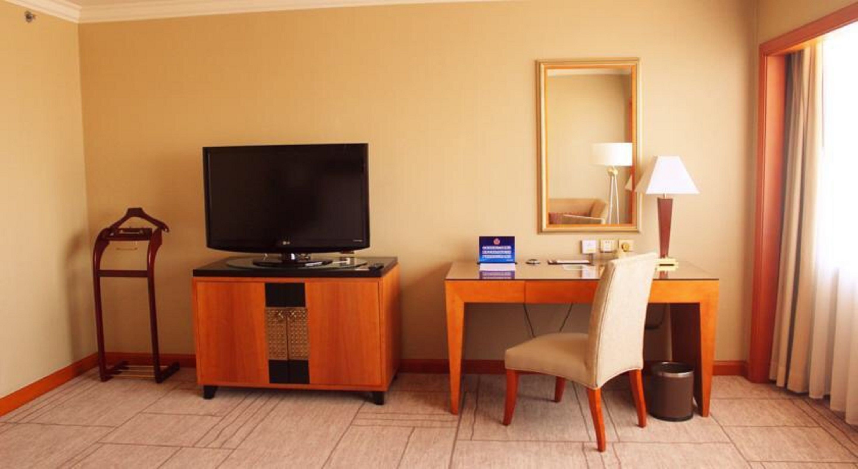 desk, soundproofing, iron/ironing board, free wifi