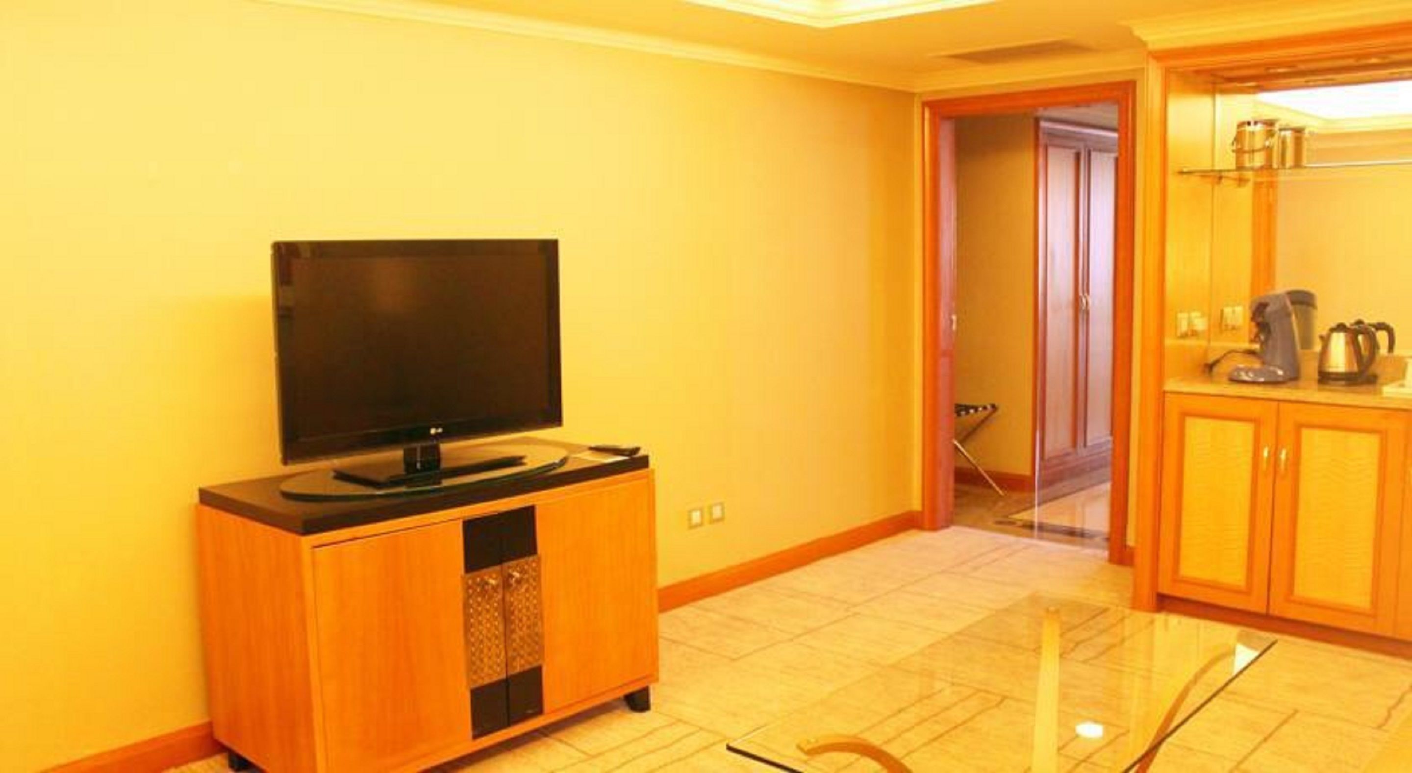 desk, soundproofing, iron/ironing board, free wifi