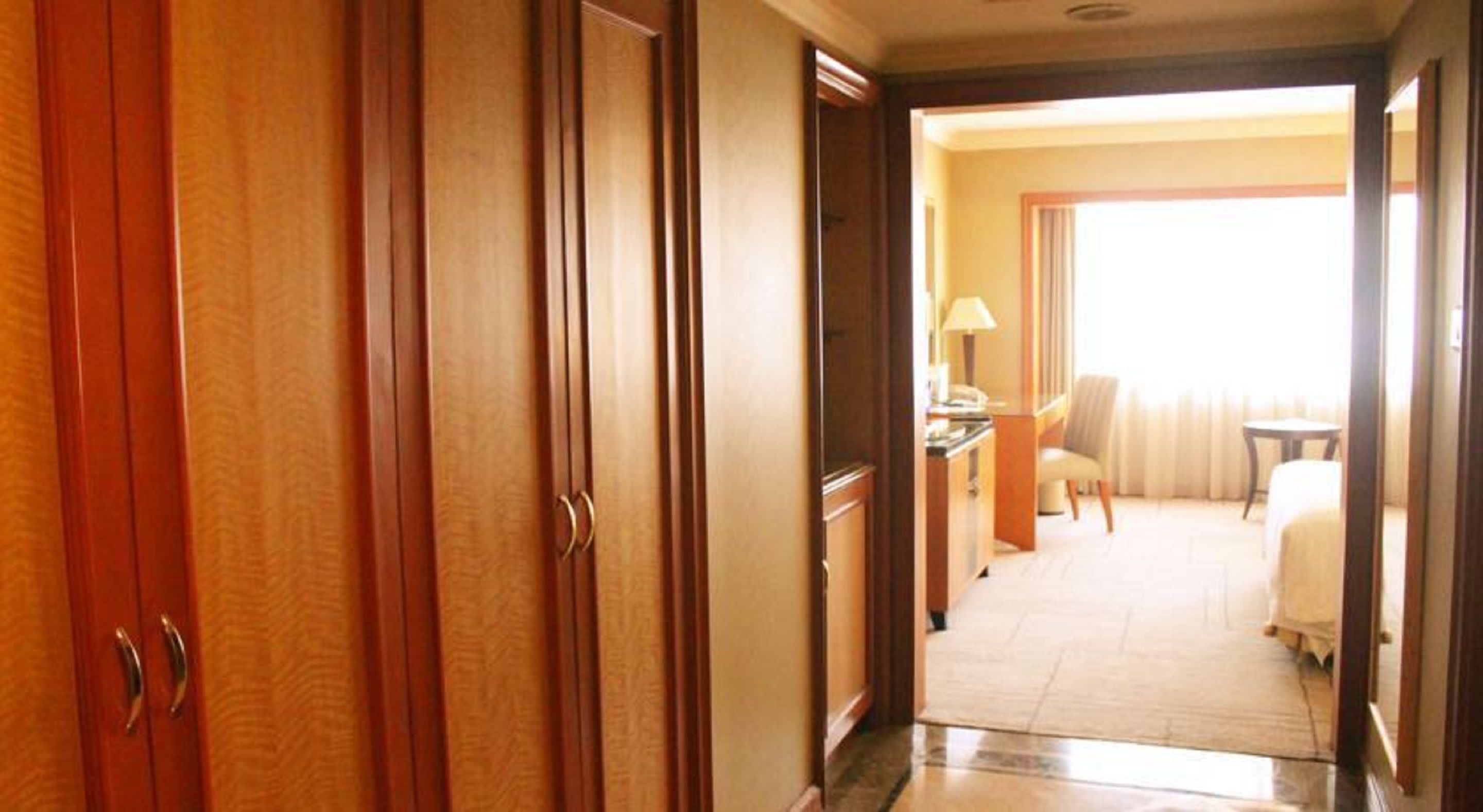 desk, soundproofing, iron/ironing board, free wifi