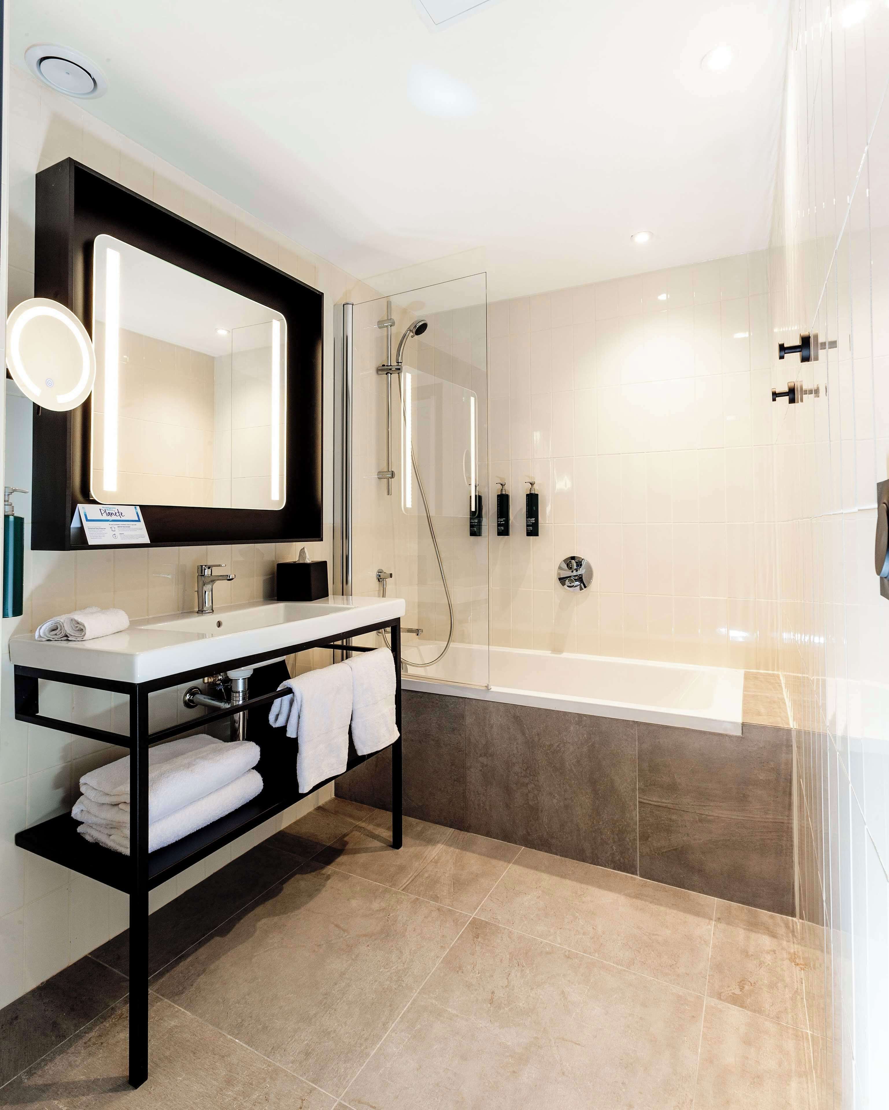 executive room, 1 king bed with sofa bed | bathroom | shower, hair dryer, bathrobes, towels