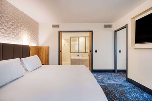 Junior Suite, 1 King Bed | Minibar, in-room safe, desk, soundproofing - Hilton Lille (Lille)