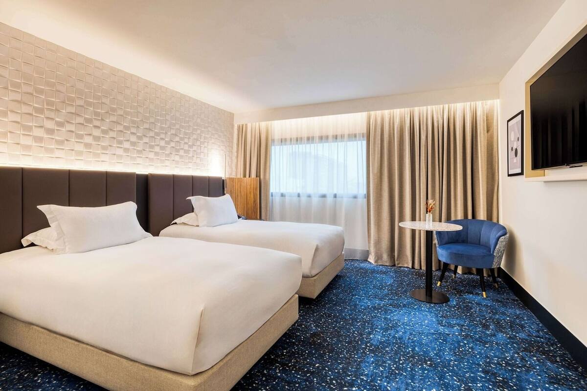 Minibar, coffres-forts dans les chambres, bureau, chambres insonorisées