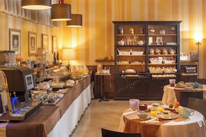 Petit déjeuner buffet compris tous les jours