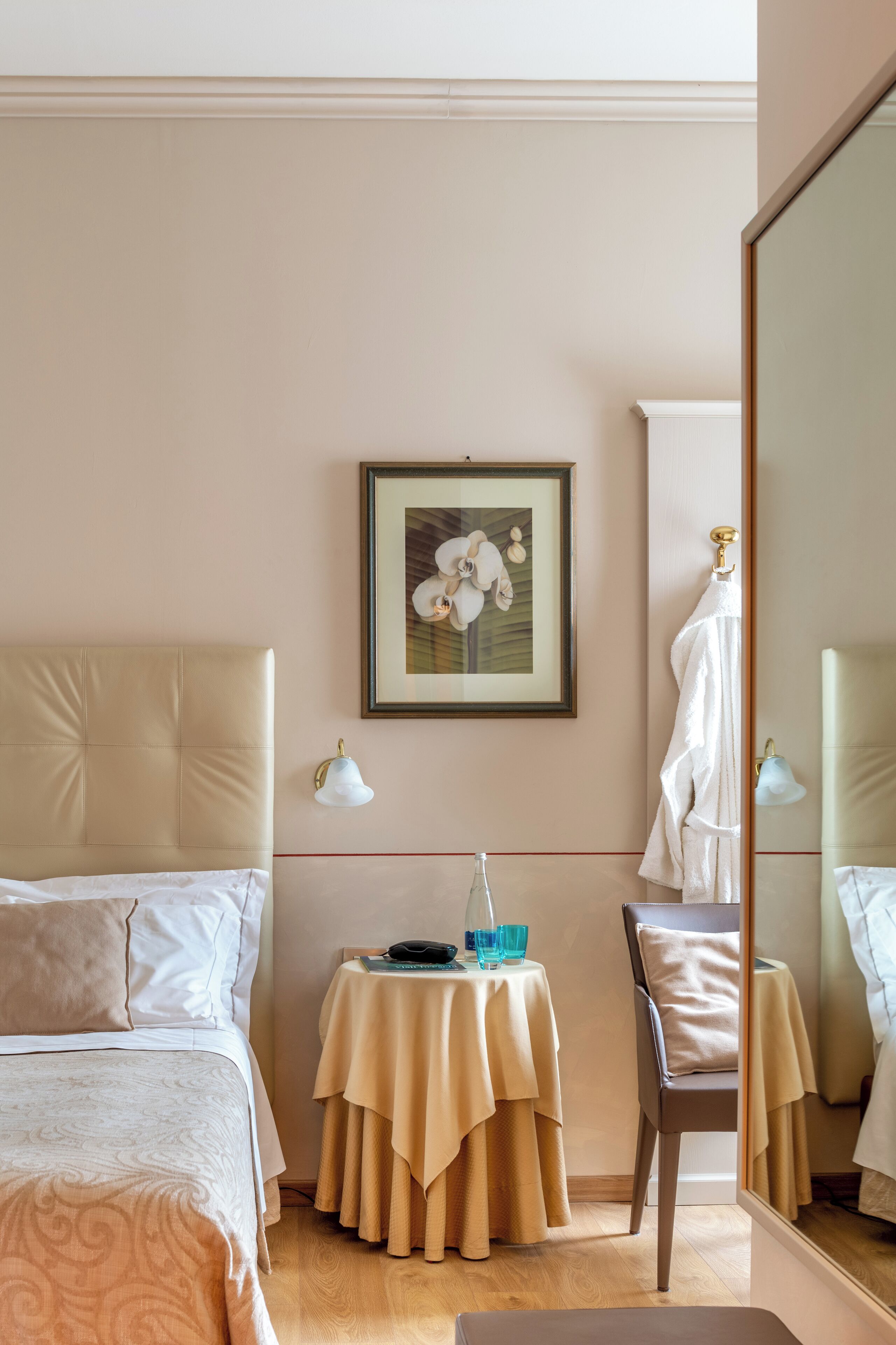 Allergikerbettwaren, Minibar, Zimmersafe, Schreibtisch