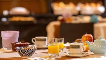 Free daily buffet breakfast