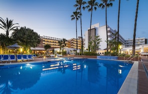 Indoor pool, 2 outdoor pools