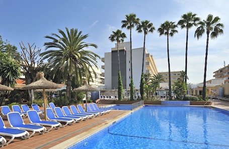 Innenpool, 2 Außenpools. Globales Resort - Santa Ponsa Park