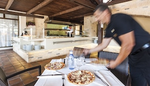Breakfast, lunch and dinner served  - Globales Resort - Santa Ponsa Park (Calvia)