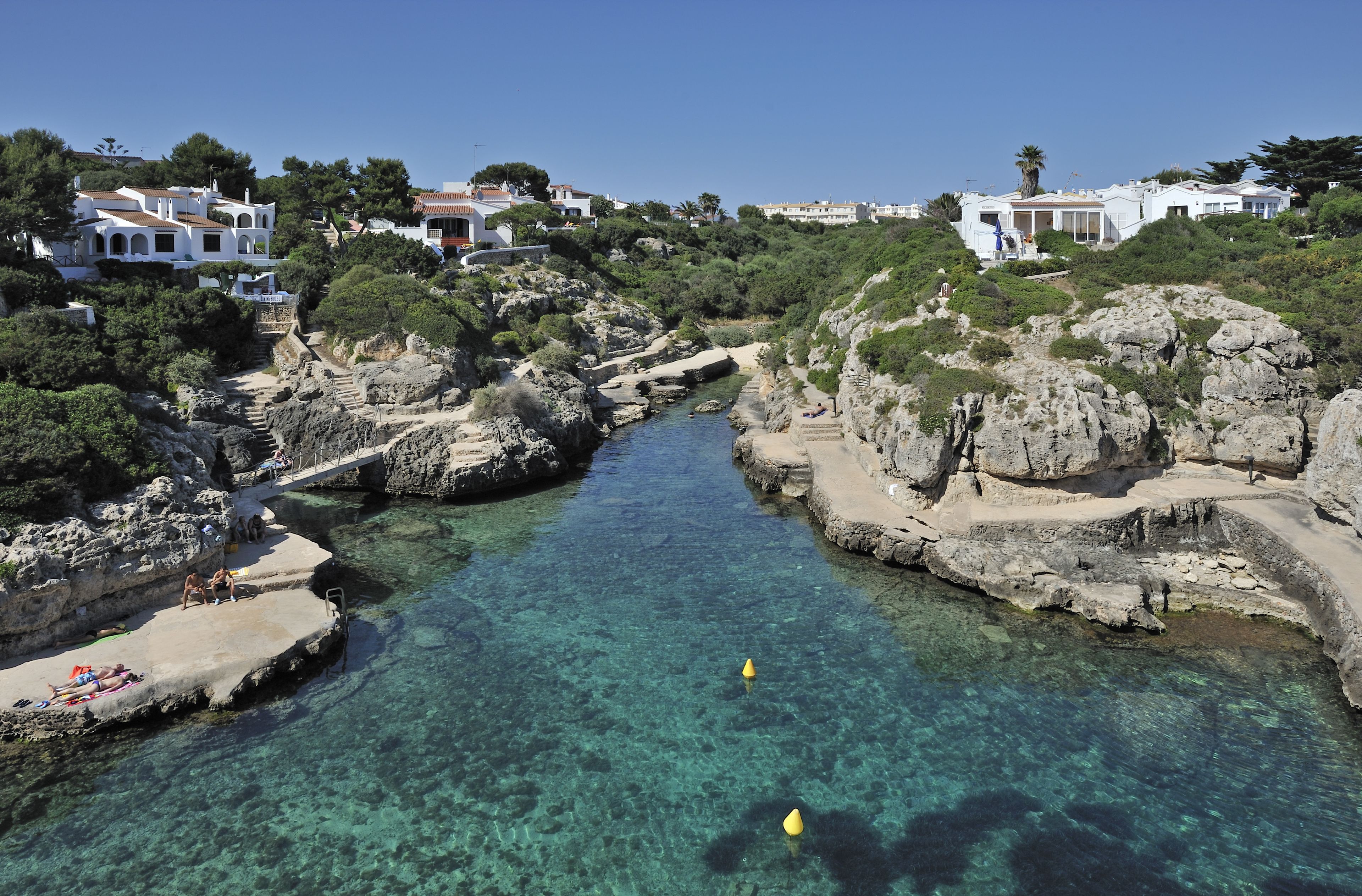 beach nearby, scuba diving