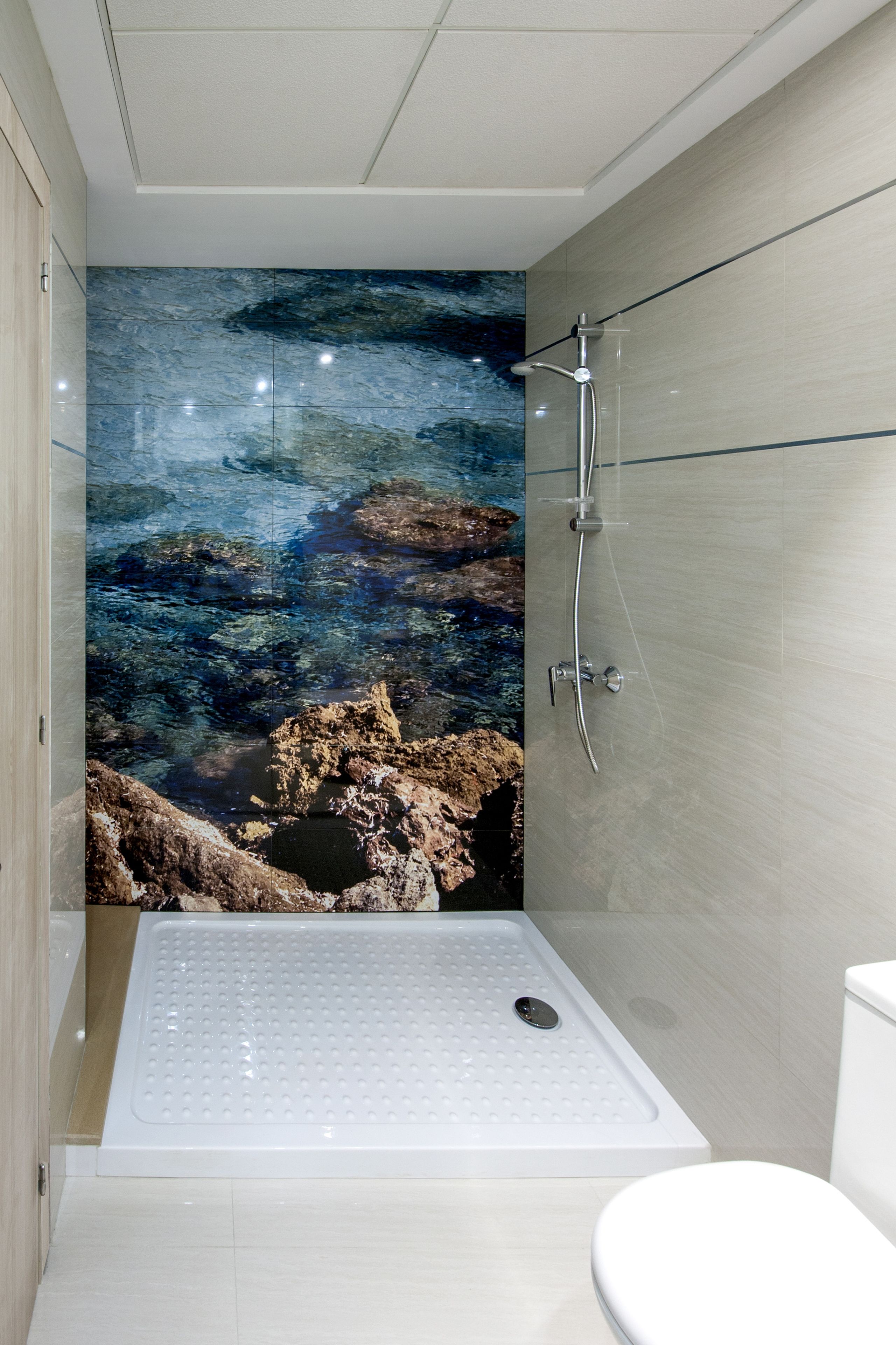 single room | bathroom | shower, free toiletries, hair dryer, towels