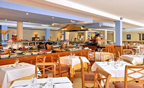Breakfast, lunch, dinner served; international cuisine