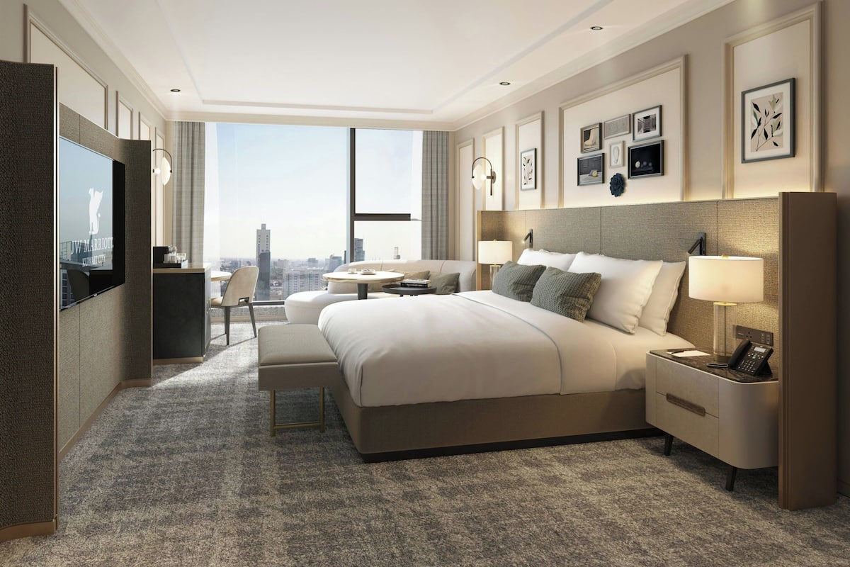 Deluxe Room, 1 King Bed, City View | Frette Italian sheets, premium bedding, down comforters, minibar