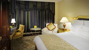 Executive Room, 1 King Bed | Frette Italian sheets, premium bedding, down comforters, minibar