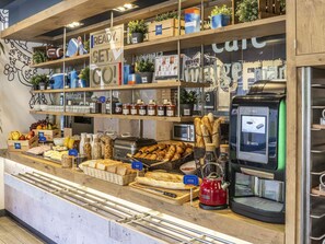 Desayuno buffet diario (EUR 7.50 por persona)