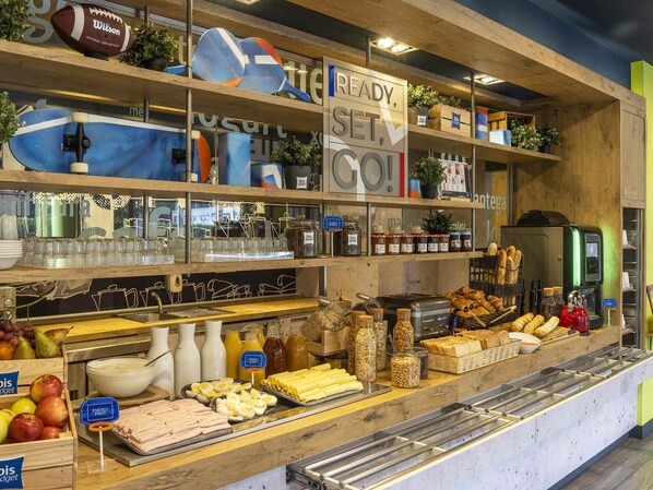 Daily buffet breakfast (EUR 7.50 per person)