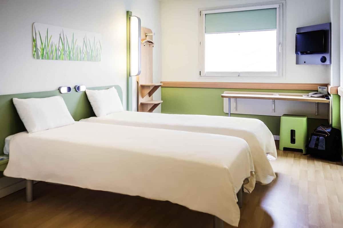 Room, 2 Twin Beds | In-room safe, soundproofing, iron/ironing board, free WiFi