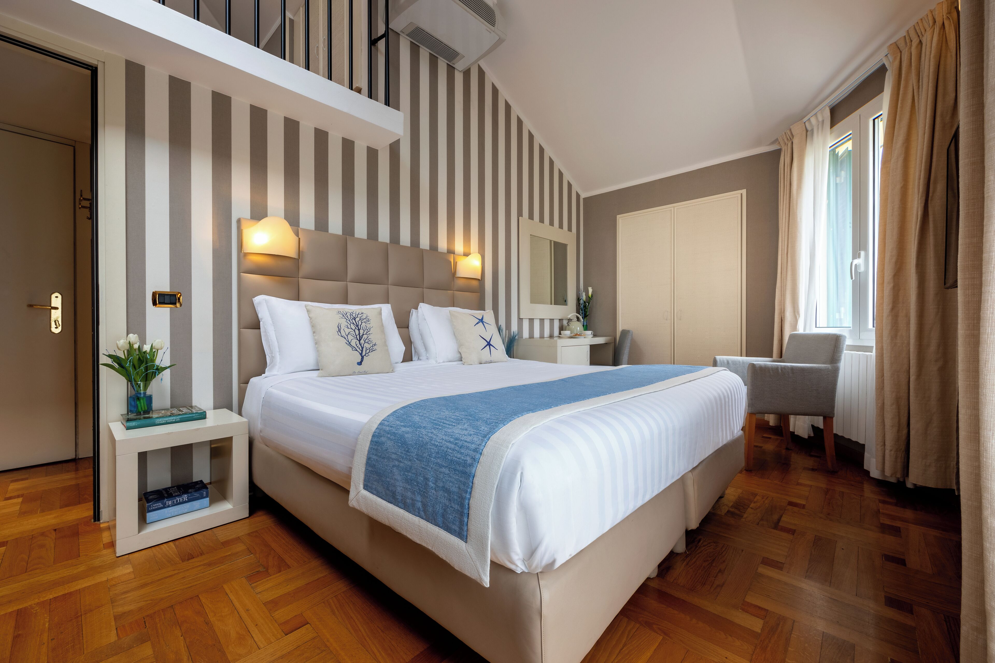 junior suite | 1 bedroom, premium bedding, minibar, in-room safe