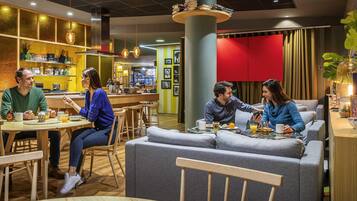 Tägliches Frühstücksbuffet gegen Gebühr