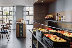 Daily continental breakfast (CHF 17 per person)