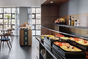 Se ofrece un desayuno continental todos los días (17 CHF por persona)