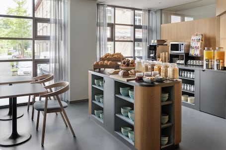 Daily continental breakfast for a fee. Hotel La Pergola