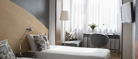 Comfort Room | In-room safe, desk, free WiFi, bed sheets